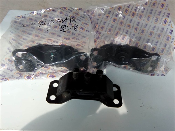 發(fā)動(dòng)機(jī)腳墊后